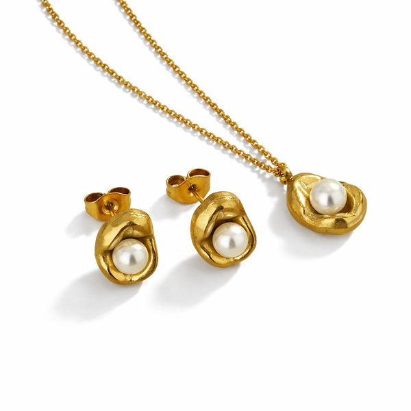 Golden Aura Pearl Necklace & Stud Set